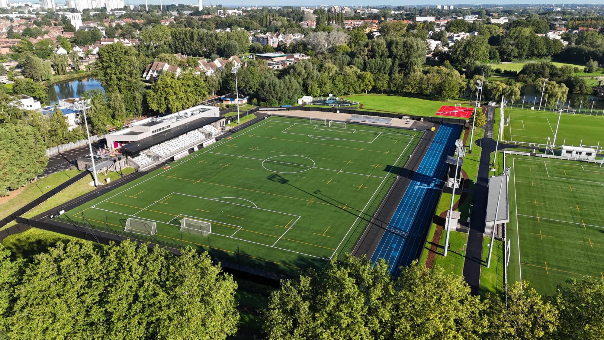 L’ensemble des terrains annexes composé de 4 terrains (2 terrains naturels et 2 terrains synthétiques)